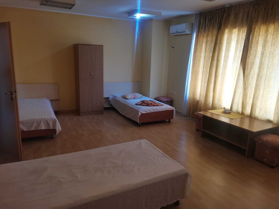 Дава се под наем Двустаен апартамент в Бургас, Победа - 50 кв.м за 153 € - Снимка #1