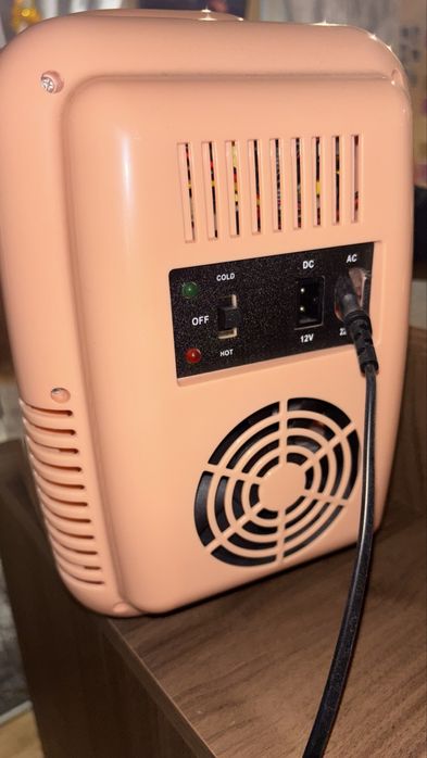 Meloni mini-frigider cosmetice