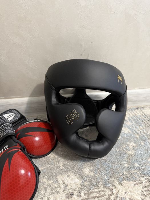 Боксерский комплект, перчатка