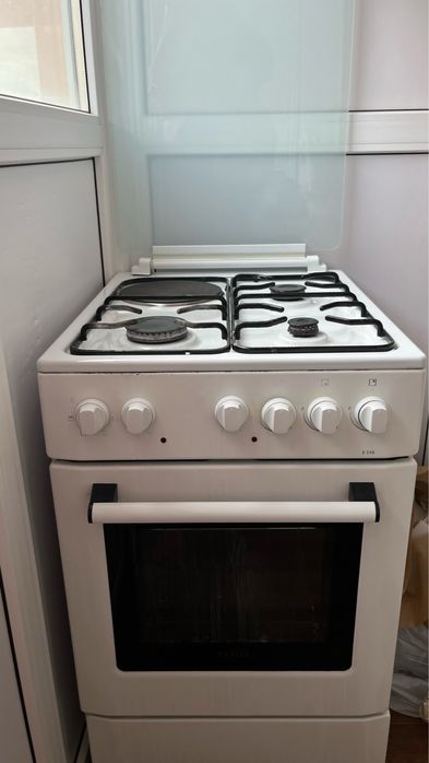 Продам газовую плиту