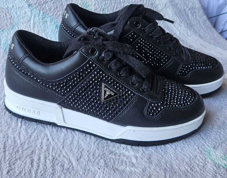 Маратонки Guess  нови