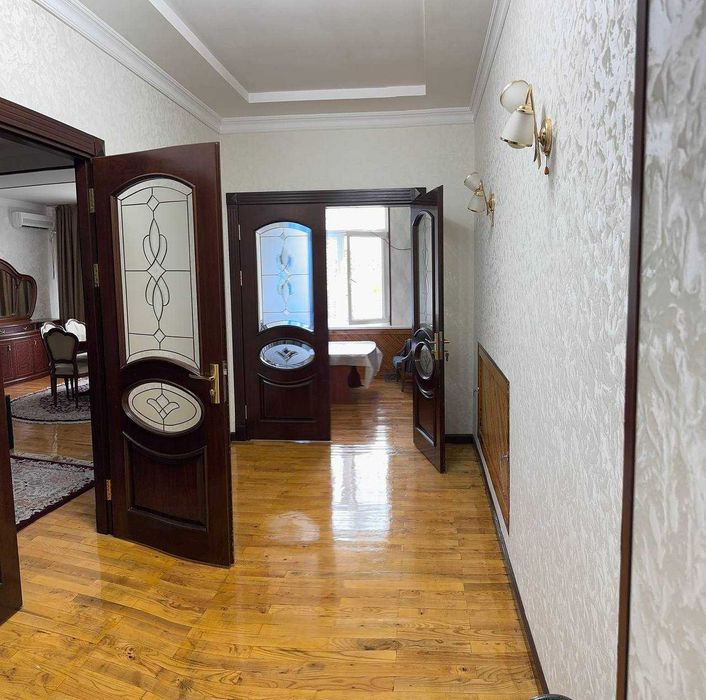 Сдается в аренду 3 ком квартира Ц-1  115 м.кв Лифт есть. Эко парк