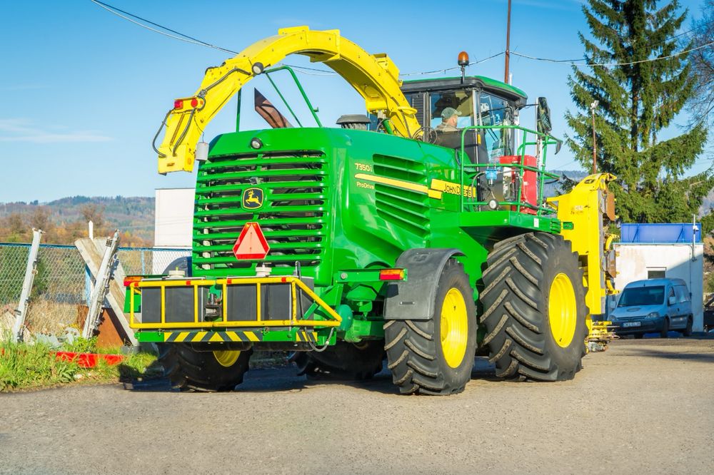 Prestez servici recoltare porumb siloz combina John Deere nu Claas Jaguar