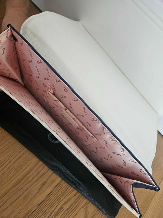 Дамска чанта-клъч