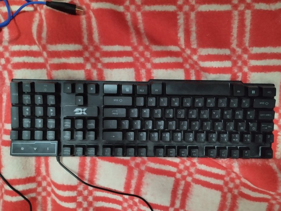 Продам Клавиатура мышьку коврик