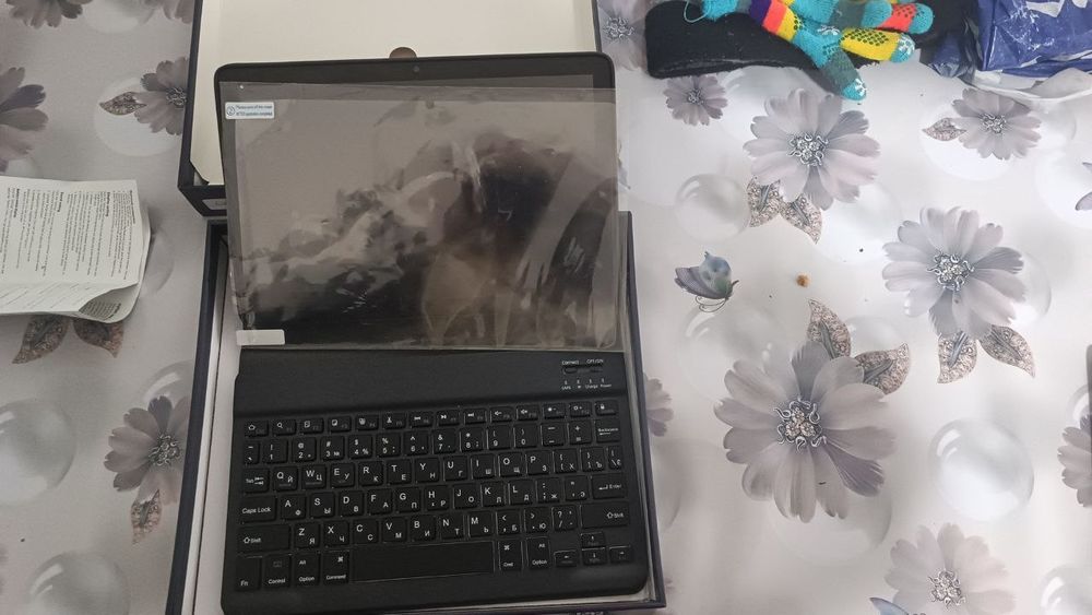 Planshet srochno sotiladi