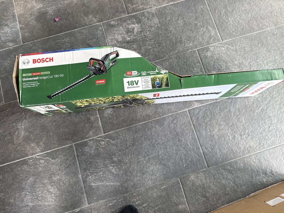 Trimmer de gard viu fara fir UniversalHedgeCut 18-50