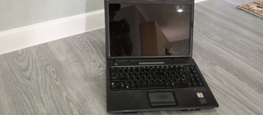 Продам ноутбук compaq на запчасти