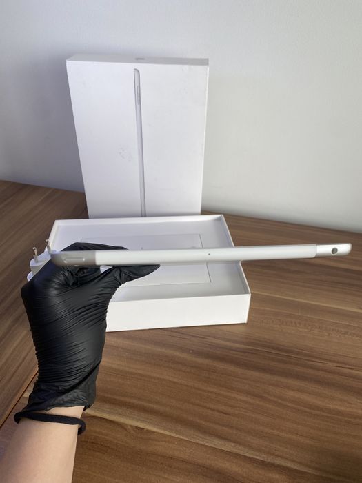 iPad 8th Gen 10.2-Inch , Wi-Fi+ Cellular, 32 GB, Silver, Ca nou