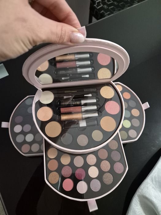 Нова Douglas палитра