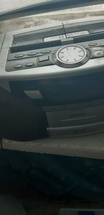 Продам кассетный магнитофон самсунг,емть ,есть радио