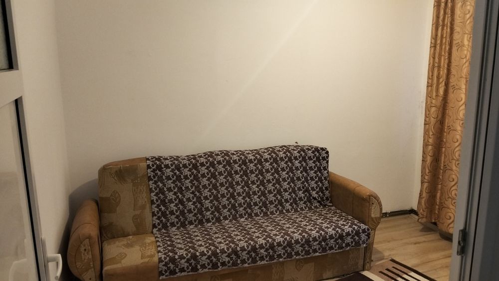 Închiriez apartament Plopilor