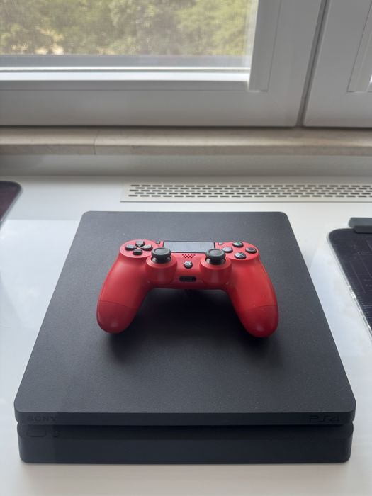 PS4 с оригинален контролер