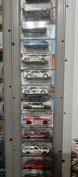 В продаже Hot wheels
