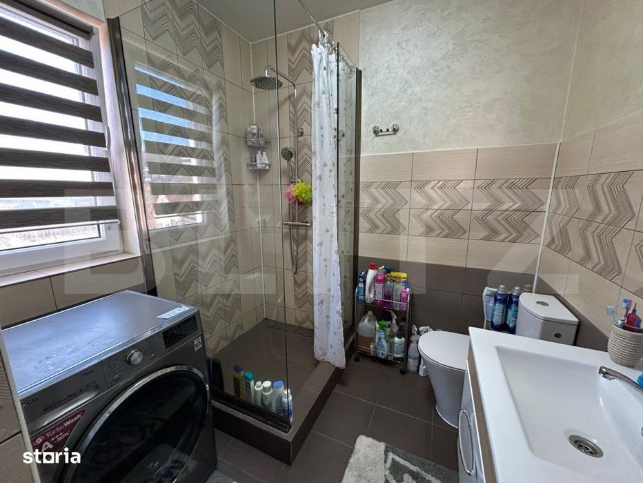 Apartament de vanzare, cu 4 camere, 100 mp, zona Oasului