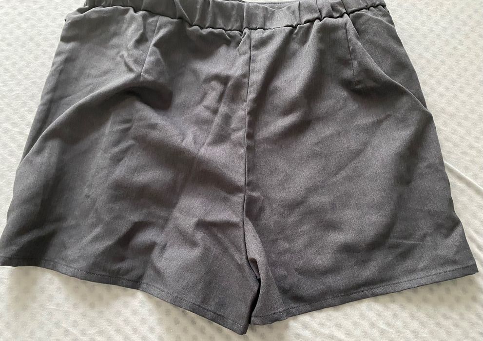 Сива пола-панталон