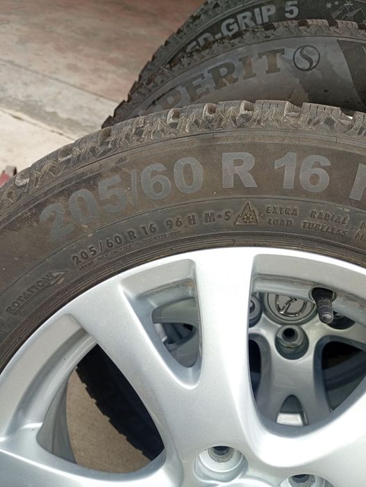 Зимни гуми с джанти Мазда 800лв 205/60 R16 н hl