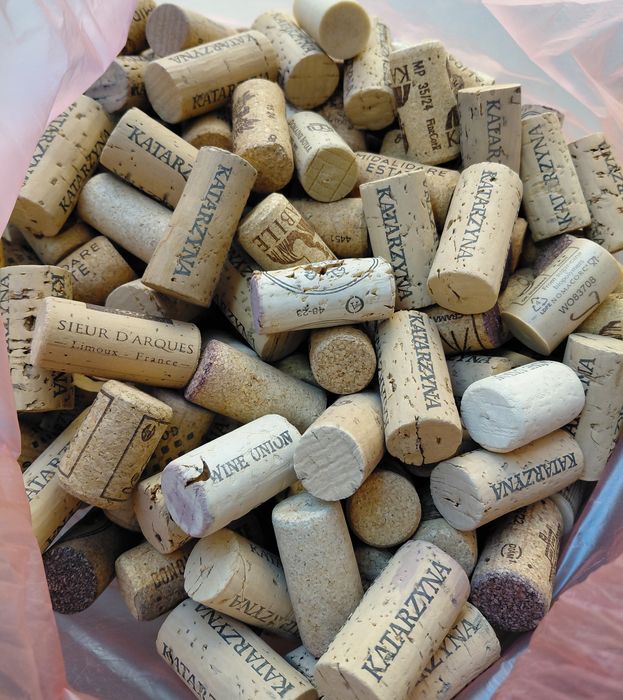 Коркови тапи различни видове за декорация, използвани, 800 + броя