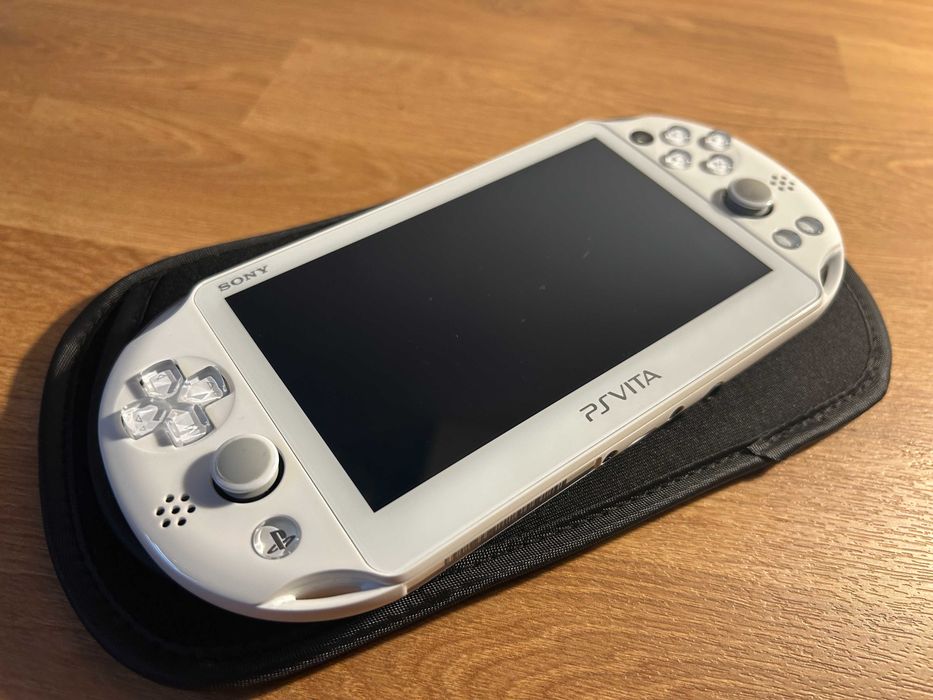 PS Vita Slim White modată — 128GB, stare excelenta