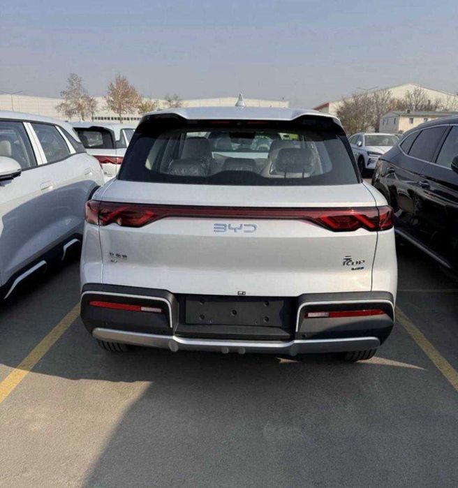 Byd yuan up elektor va gibrid barcha ranglaridan mavjud