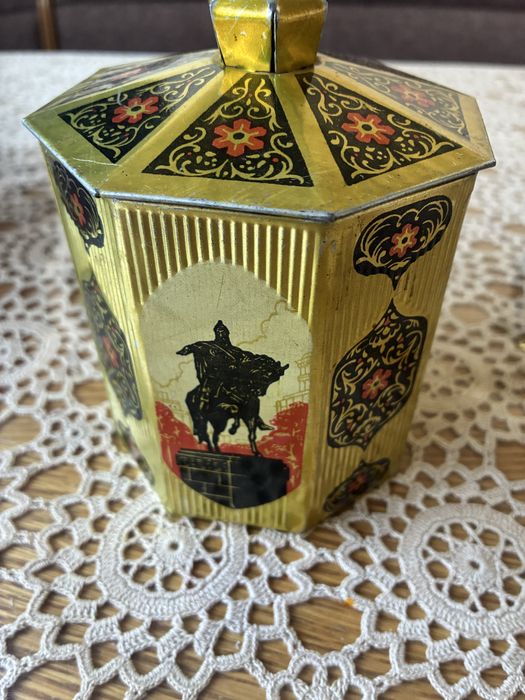 Банки из под чая. Жестяные .
