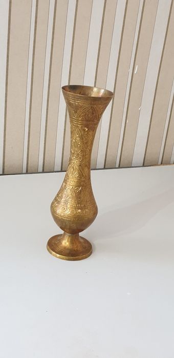 Продам бронзовую вазу