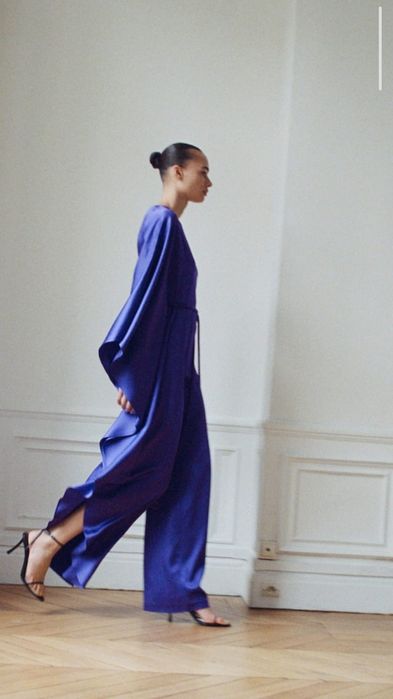 Vând salopetă designer spaniol fără etichetă, impecabilă!
