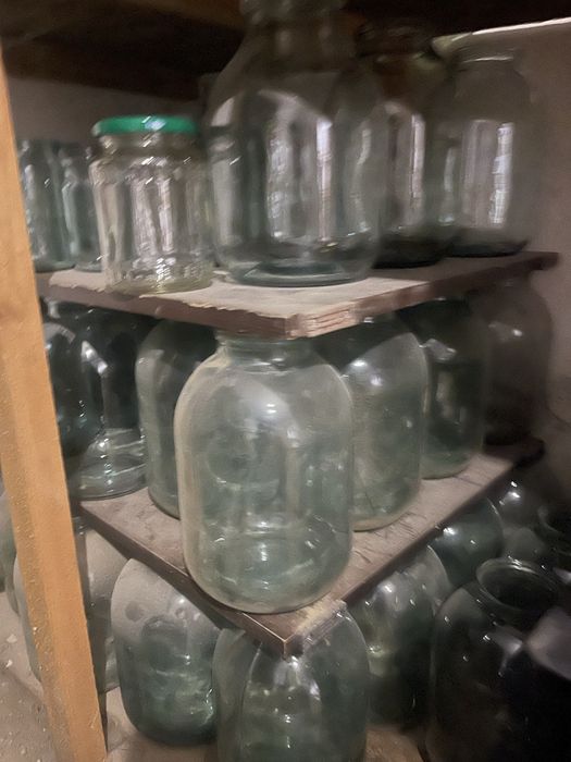 Продам банки трехлитровые.