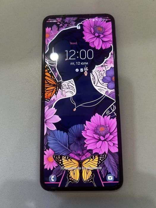 Продавам Samsung  Galaxy  Z flip 4