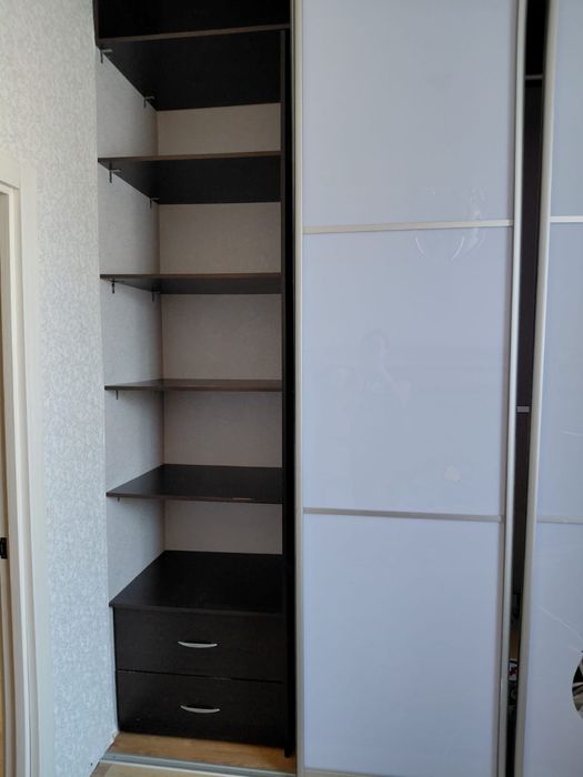 Встроенный шкаф.