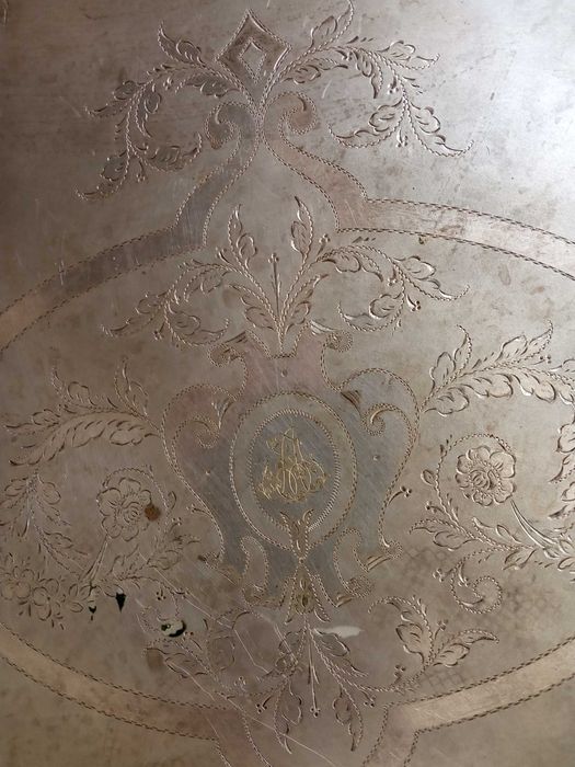 Красив сребърен поднос