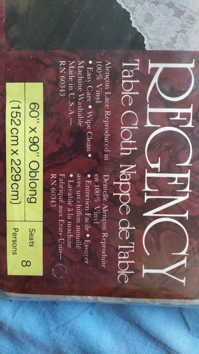 Винилна покривка за маса. Нова.