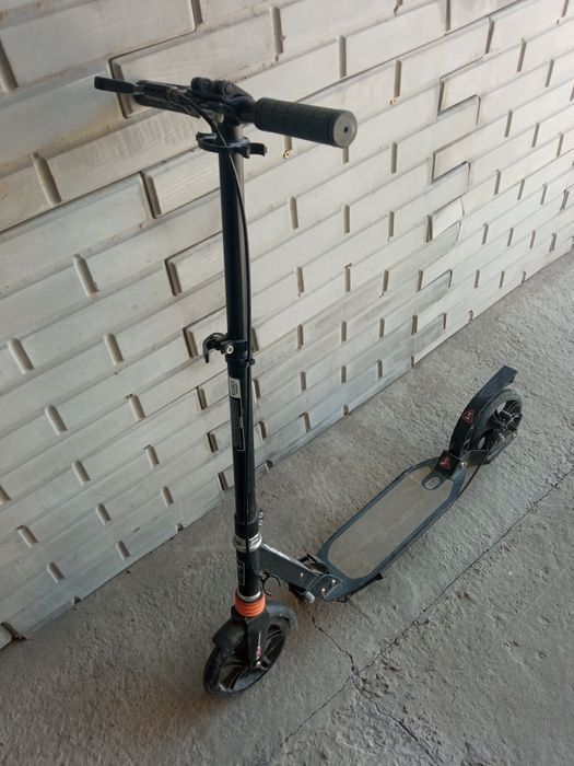 Продаётся самокат.