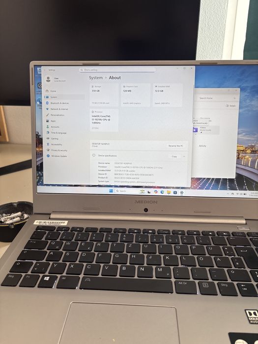 Laptop Medion i5-10th gen• Nvidia• 12gb ram• SSD 256gb