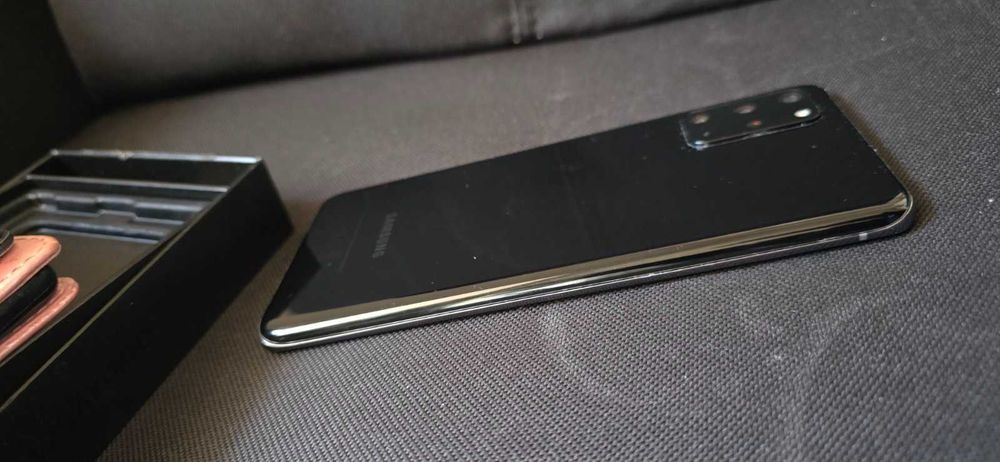 Samsung Galaxy S20+COSMIC BLACK- 8GB RAM 128GB-Неразличим от нов! Оригинален дисплей! Пълен комплект!