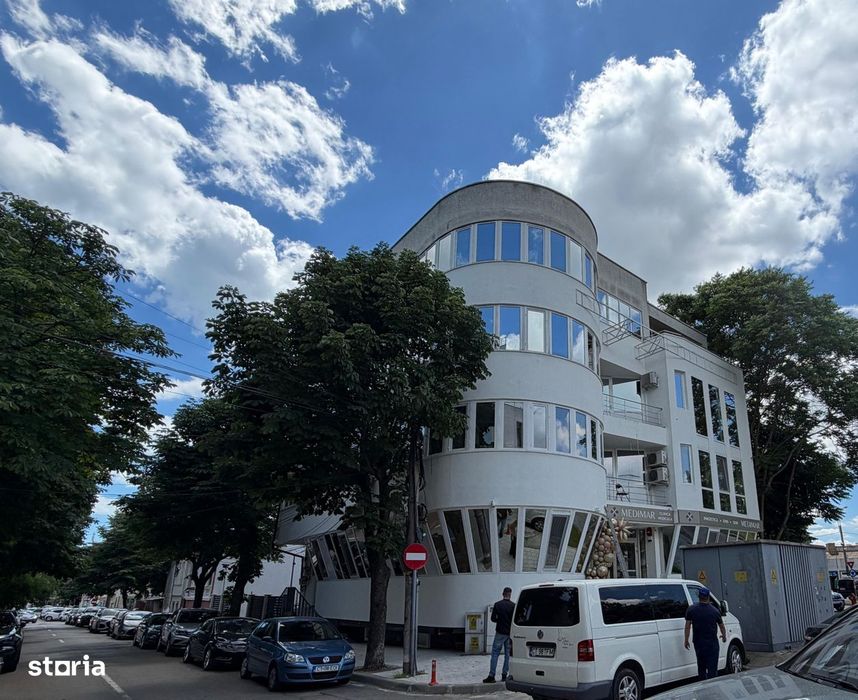 Spatiu comercial Birouri 208 mp + Terasa 196 mp