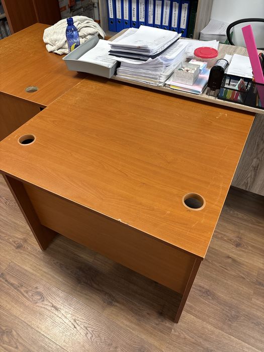 Продаются столы офисные квадратные