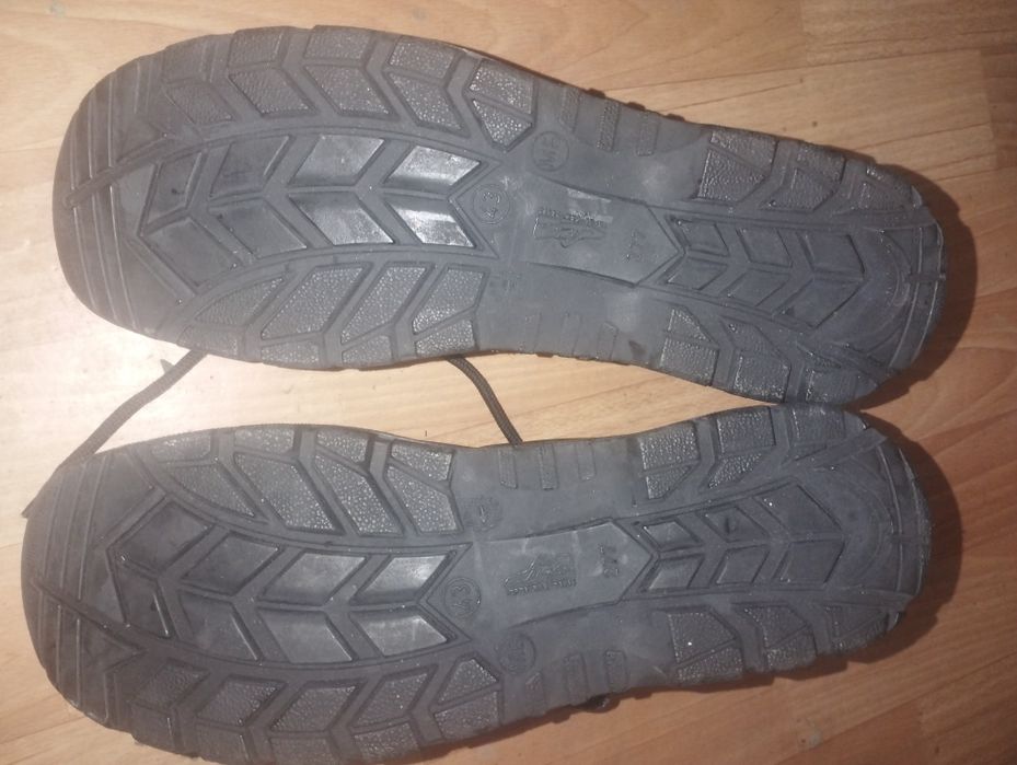 Продам спец обувь