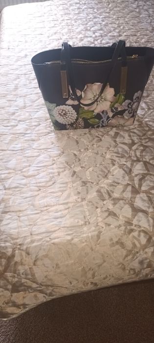 Кожена чанта на Ted Baker