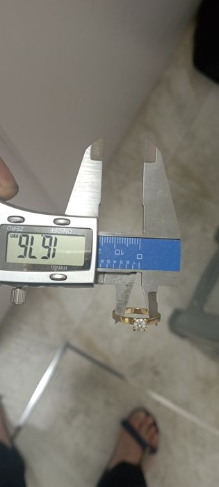 Кольцо с натуральным якутским бриллиантом.