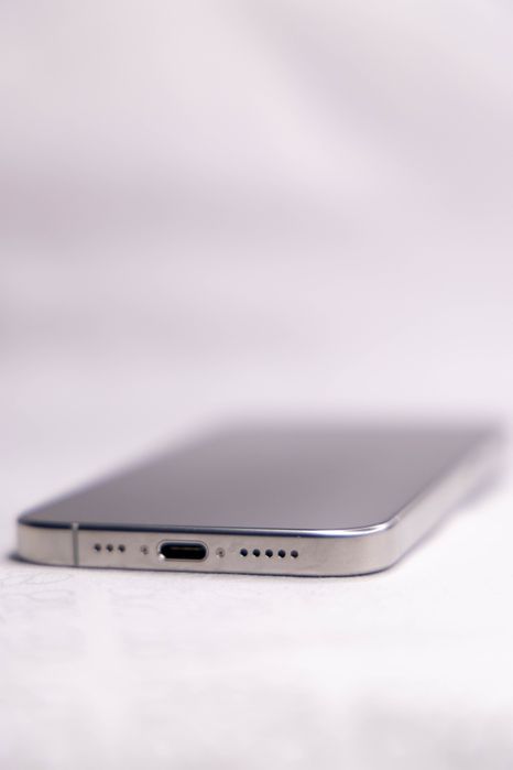 iPhone 15 Pro 128GB — Идеал + 14 чехлов
