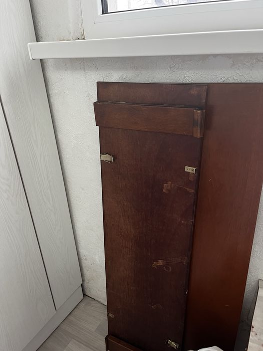 Продается стол и стулья