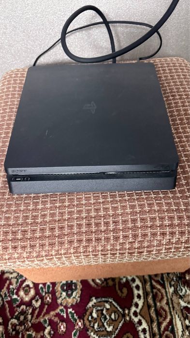 PlayStation 4 slim 512 GB