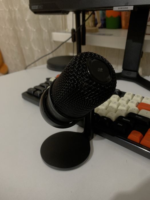 HyperX SoloCast микрофон