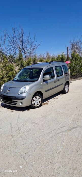Mașină Renault Kangoo