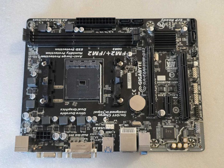 Placa de baza GIGABYTE GA-F2A68HM-DS2, FM2+, DDR3, PCI-e - poze reale