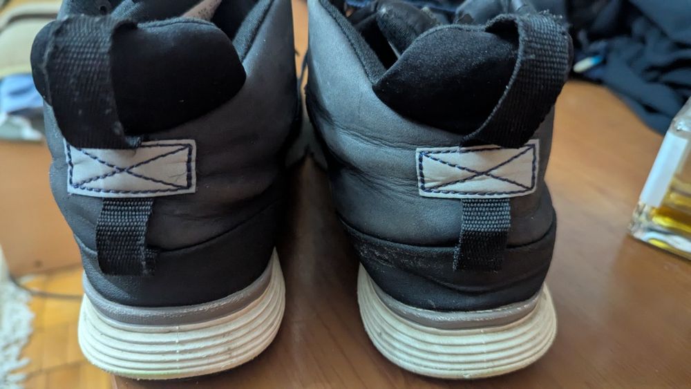 Продам мужские ботинки известного бренда тимберлэнд, и черные классика