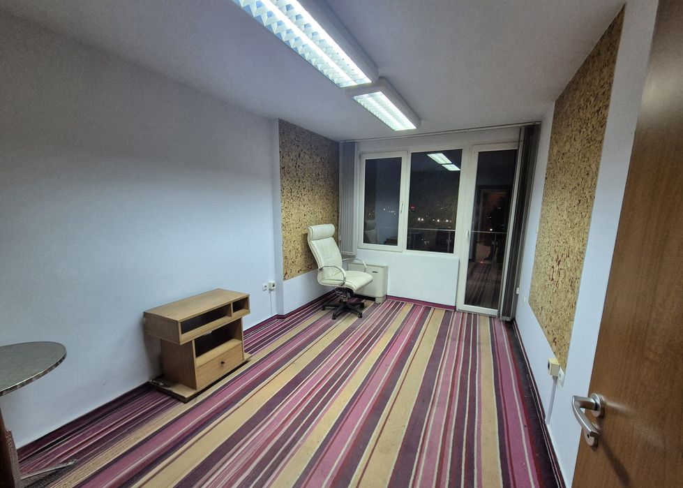 Дава се под наем Офис в София, Оборище - 90 кв.м за 800 € - Снимка #2