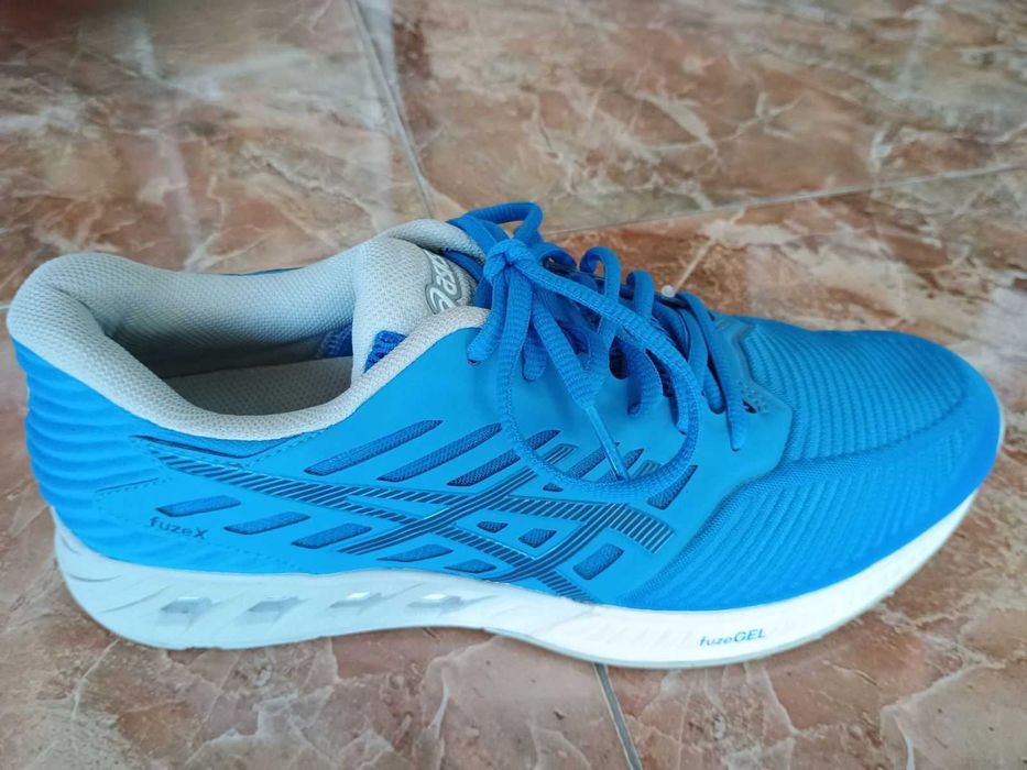 Нови маратонки Asics