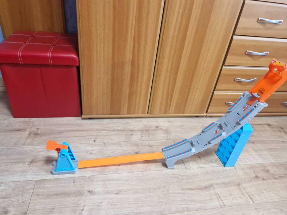 Използвани детски колички и писти Hotwheels &  Lightning McQueen